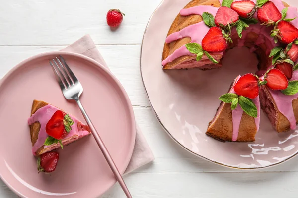 Composition Plates Tasty Strawberry Cake Light Wooden Background Closeup — Stock fotografie