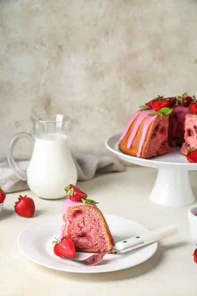 Plate Piece Strawberry Cake Table —  Fotos de Stock