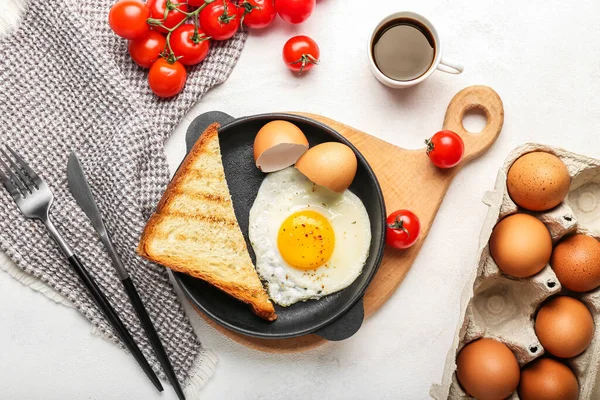 Composition Tasty Fried Egg Toast Tomatoes Cup Coffee Light Background — Stock Fotó