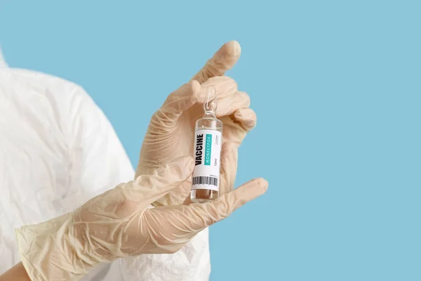 Scientist Monkeypox Vaccine Blue Background Closeup — Stockfoto