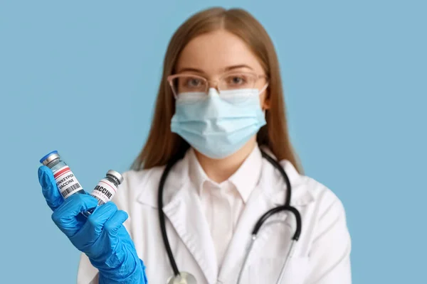 Female Doctor Monkeypox Vaccine Blue Background — Stockfoto