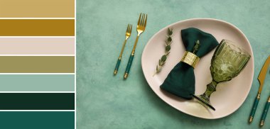 Yeşil arka planda çiçek dekoru olan güzel bir masa. Farklı renk desenleri