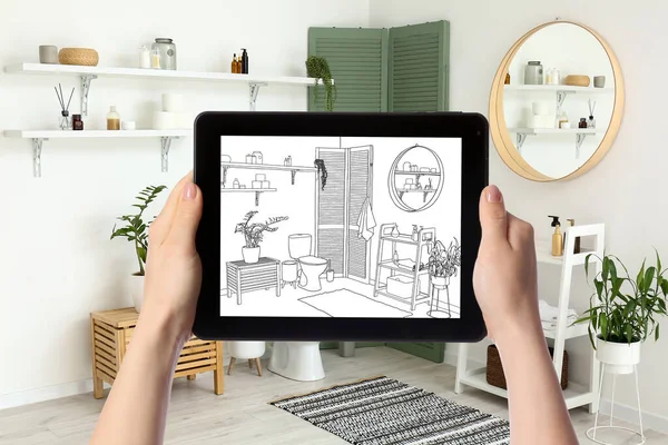 Designer Tenant Tablette Ordinateur Avec Dessin Intérieur Des Nouvelles Toilettes — Photo