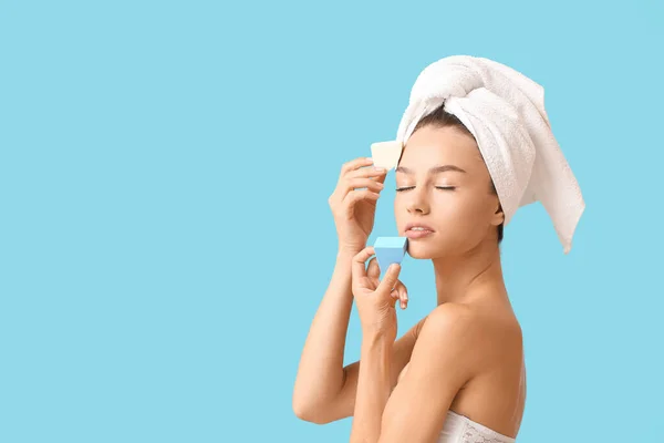 Pretty Young Woman Makeup Sponges Blue Background — Fotografia de Stock