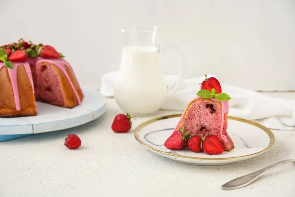 Plate Piece Strawberry Cake Light Background —  Fotos de Stock