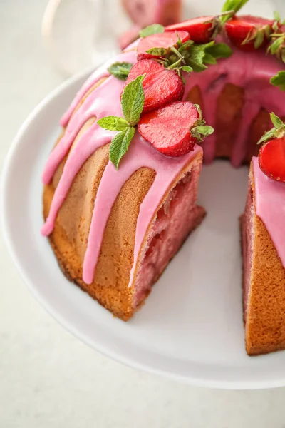 Dessert Stand Delicious Strawberry Cake Light Background Closeup — Stockfoto