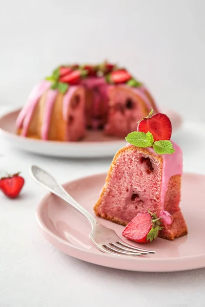 Plate Piece Strawberry Cake Light Table Closeup —  Fotos de Stock