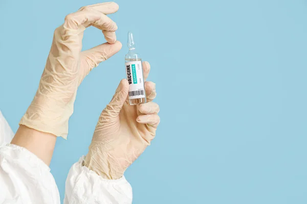 Scientist Monkeypox Vaccine Blue Background — Stockfoto