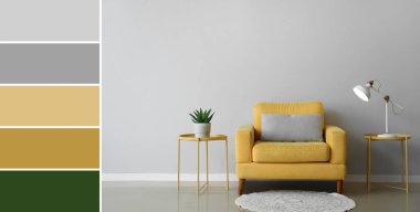 Sarı koltuklu ve kahve masalı aydınlık oturma odasının içi. Farklı renk desenleri