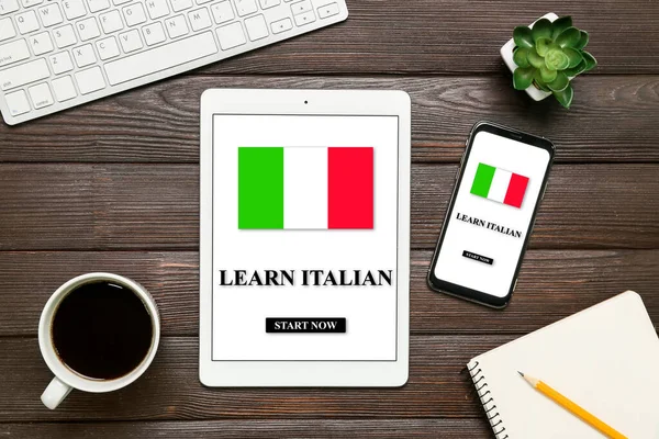 Tablet Computer Smartphone Text Learn Italian Screen Workplace Top View — Stock Photo, Image