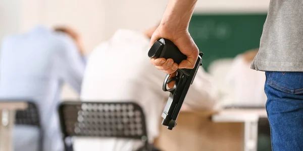 Manlig Terrorist Med Pistol Klassrummet Problem Med Fotografering Skolan — Stockfoto