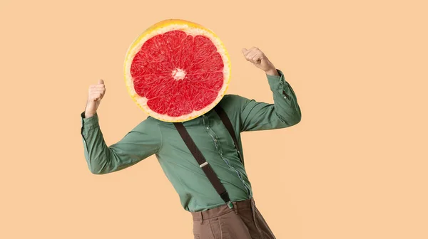 Happy Man Ripe Grapefruit Instead His Head Beige Background — Stock fotografie