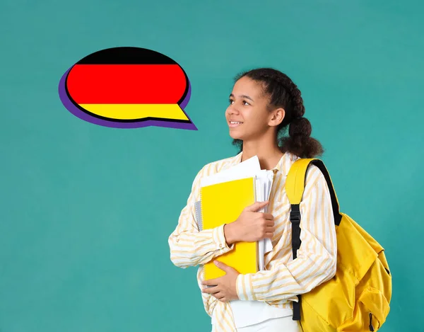 Афроамериканка Зеленом Фоне Концепция Изучения Немецкого Языка — стоковое фото