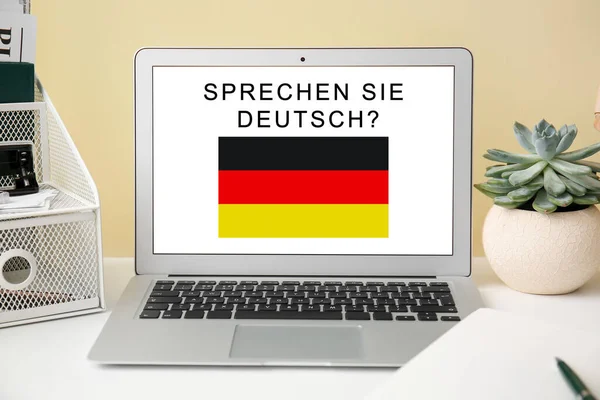 Moderner Laptop Mit Text Sprechen Sie Deutsch Sprechen Sie Deutschland — Stockfoto