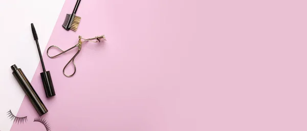 Black Mascara Fake Eyelashes Curler Pink Background Space Text — 图库照片