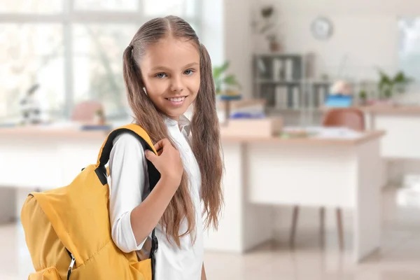 Carino Piccola Studentessa Con Zaino Classe — Foto Stock