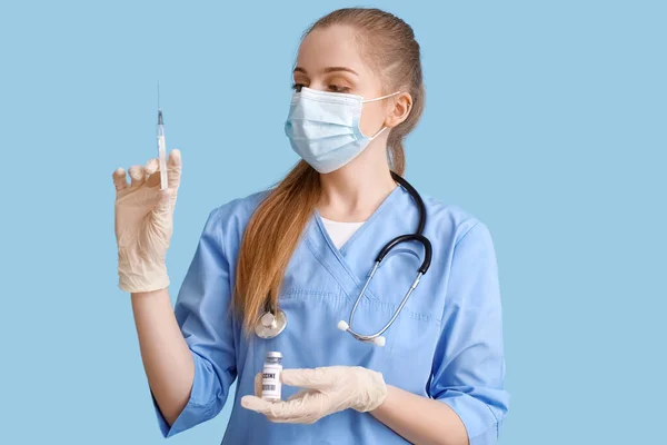 Female Doctor Monkeypox Vaccine Syringe Blue Background — Stockfoto