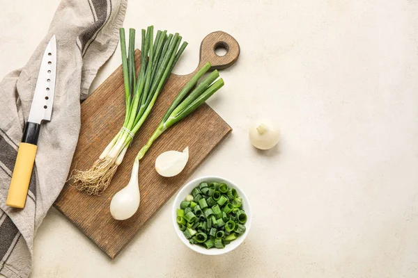 Composition Wooden Board Fresh Green Onion Knife Light Background — Stock fotografie