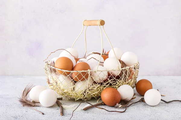 Basket Chicken Eggs Feathers Tree Branches Light Background — Stock Photo, Image