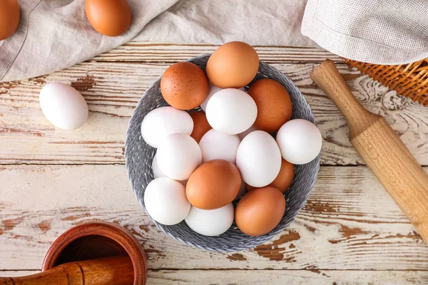 Bir Kase Taze Tavuk Yumurtası Merdane Havan Topu — Stok fotoğraf