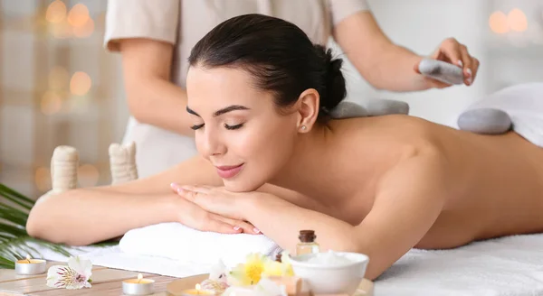 Beautiful Young Woman Having Massage Spa Salon — Stock Photo, Image