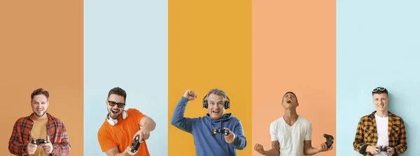 Set Uomini Che Giocano Videogiochi Sfondo Colorato — Foto Stock