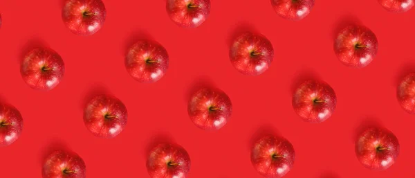 Frische Äpfel Auf Rotem Hintergrund Muster Für Die Gestaltung — Stockfoto