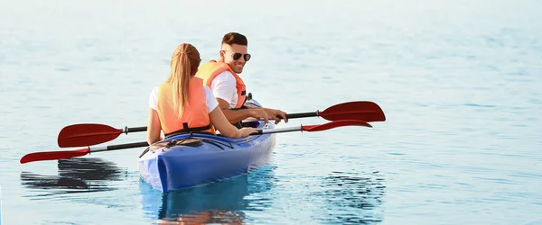 Young Couple Kayaking River Summer Day — Stockfoto