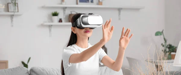 Junge Frau Mit Virtual Reality Brille Hause — Stockfoto