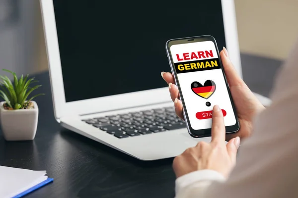 Young Woman Mobile Phone Studying German Online Closeup — Stockfoto