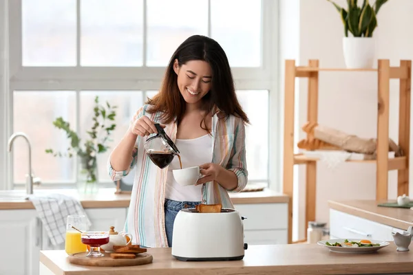 Beautiful Young Asian Woman Coffee Tasty Toasts Kitchen — Stock Photo, Image