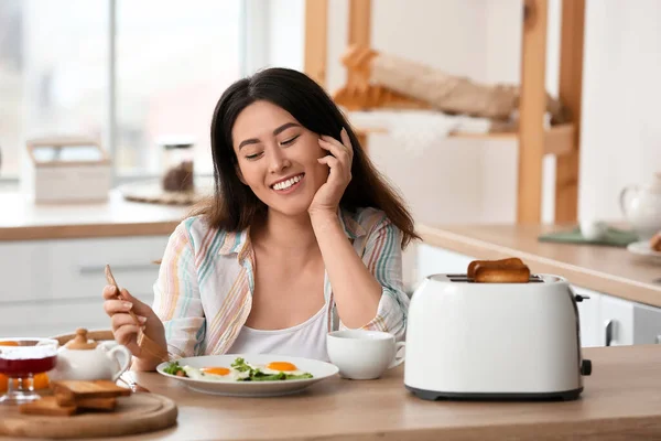 Beautiful Young Asian Woman Drinking Coffee Eating Tasty Toasts Fried — Stock Photo, Image