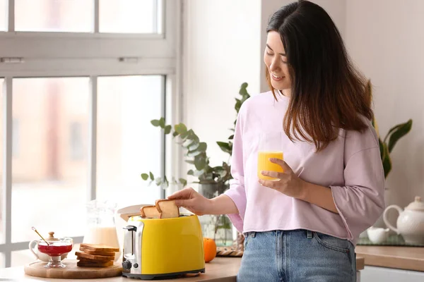 Beautiful Young Asian Woman Making Tasty Toasts Kitchen — 스톡 사진