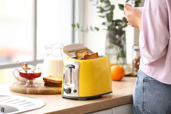 Beautiful Young Woman Making Tasty Toasts Kitchen — 스톡 사진