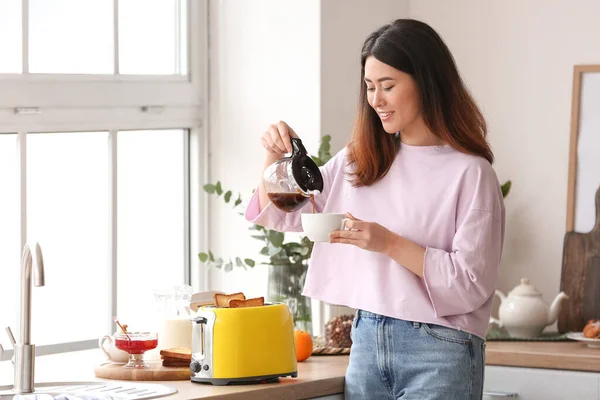 Beautiful Young Asian Woman Drinking Coffee Making Tasty Toasts Kitchen — Stok fotoğraf
