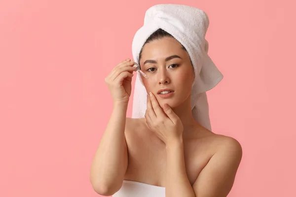Young Asian Woman Cosmetic Serum Pink Background — Foto de Stock