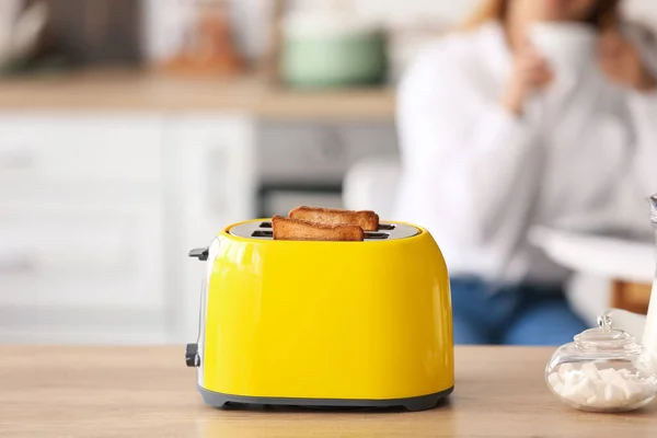 Modern Toaster Kitchen Table — Fotografia de Stock