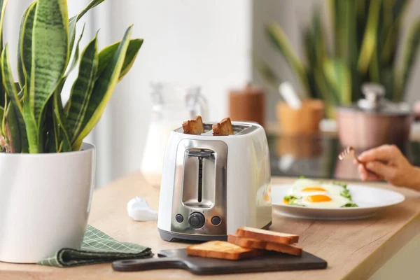Modern Toaster Kitchen Table — Stock Photo, Image