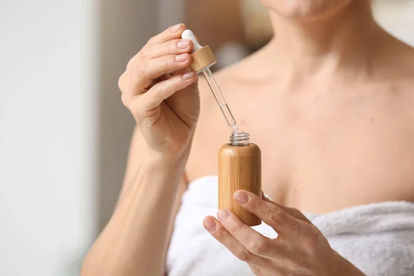 Mature Woman Using Cosmetic Serum Bathroom Closeup — Stockfoto