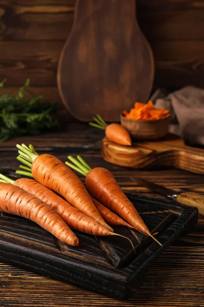 Board Fresh Carrots Wooden Background Closeup — Stock Photo, Image