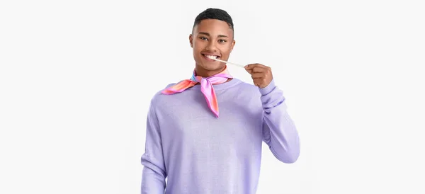Junger Afroamerikanischer Typ Mit Kaugummi Auf Weißem Hintergrund — Stockfoto
