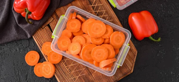 Plastic Container Fresh Sliced Carrot Dark Background — Stock Photo, Image