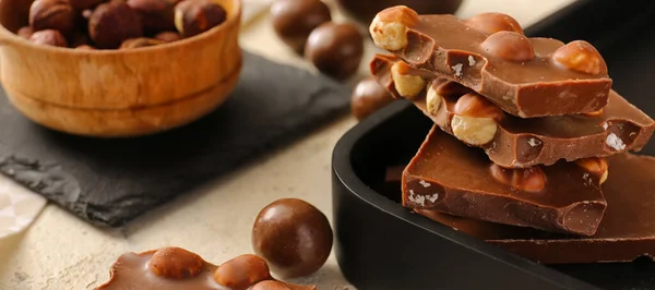 Chutná Čokoláda Oříšky Stole — Stock fotografie