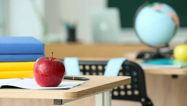 Apple School Stationery Desk Classroom — Stock Photo, Image