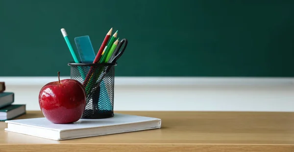 Apple School Stationery Table Classroom — Stock Photo, Image