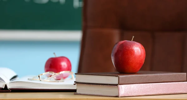 Apples Books Table Classroom — Foto de Stock