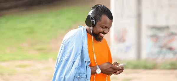 Handsome African American Man Phone Listening Music Outdoors — Stock Photo, Image