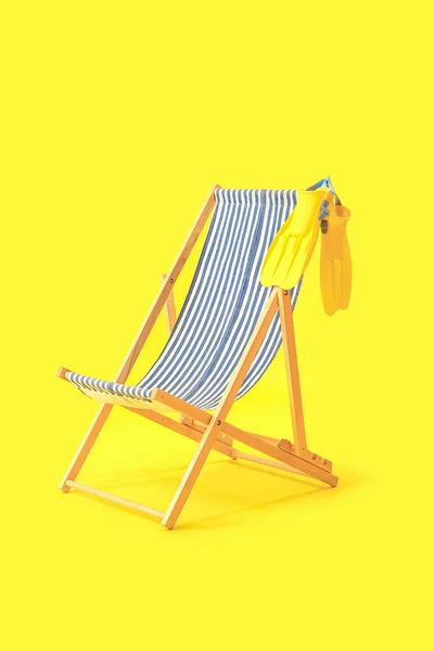 Wooden Deck Chair Paddles Yellow Background — Stockfoto