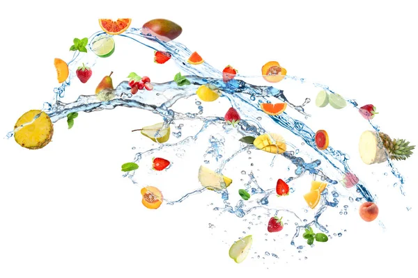 Verschiedene Fliegende Früchte Und Wasserspritzer Auf Weißem Hintergrund — Stockfoto