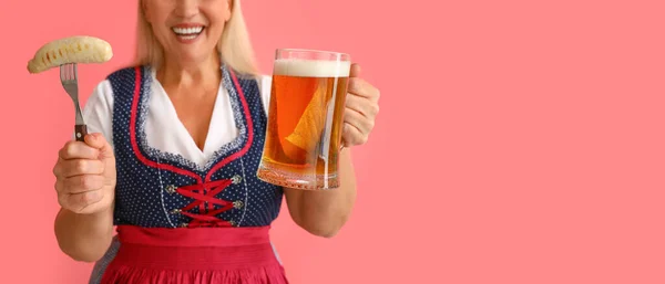 Oktoberfest Woman Beer Sausage Pink Background Space Text — Stock Photo, Image